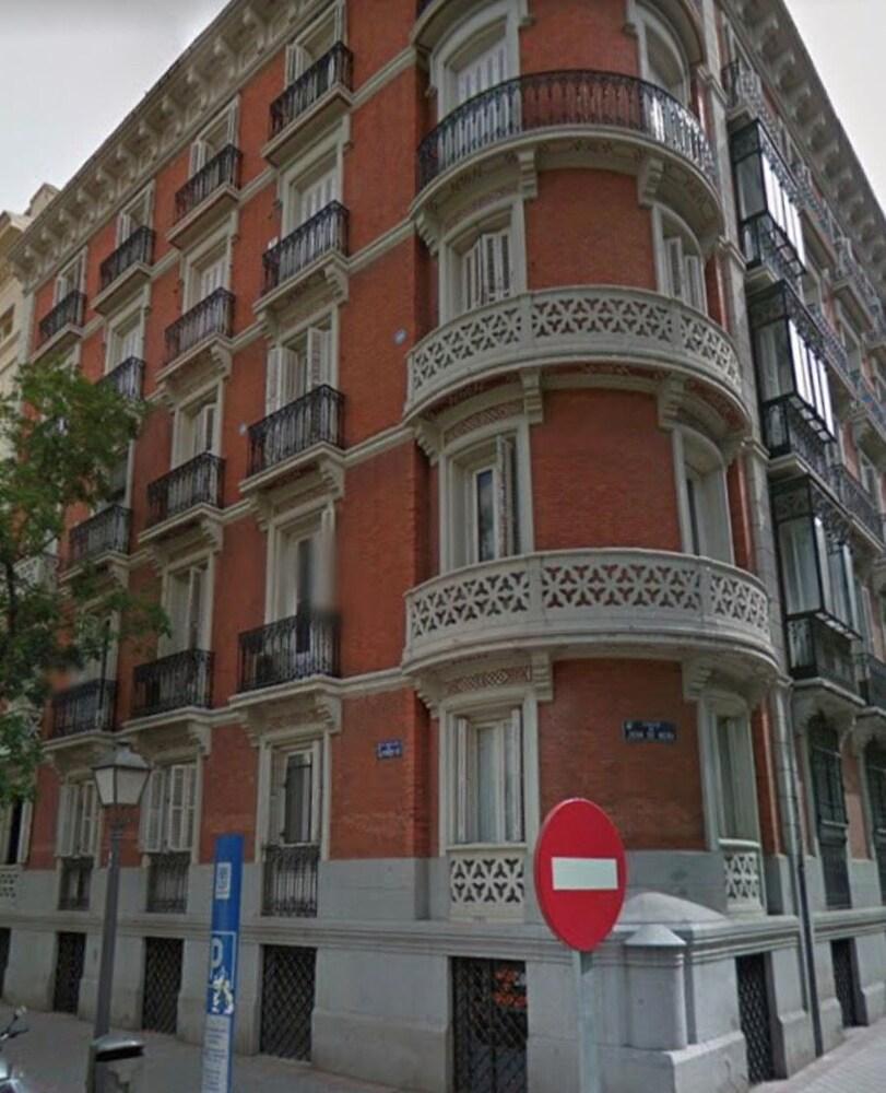 A And Z Juan De Mena (Adults Only) Hotel Мадрид Екстериор снимка